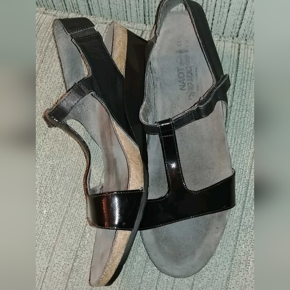 Naot Unicorn leather t-strap sandals - Picture 9 of 9